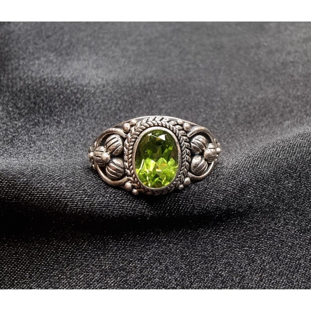 Vintage 925 Sterling Silver Green Peridot Ring Made in Indonesia